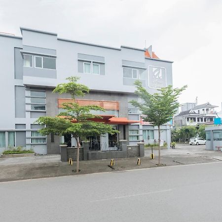 Oyo 424 Asia Hotel Makassar Exterior photo